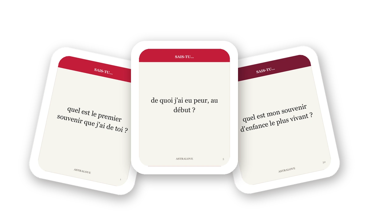Trois cartes du jeu 120 questions à poser en couple, étalées en éventail